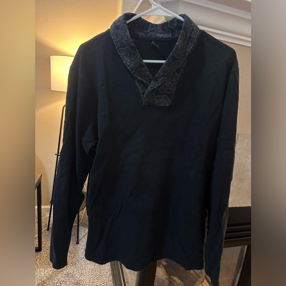 Ay Guey long sleeve collared shirt in black women’s size 2XL